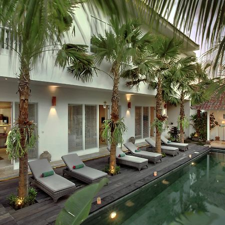 Room & Vespa 4 Seminyak Kültér fotó